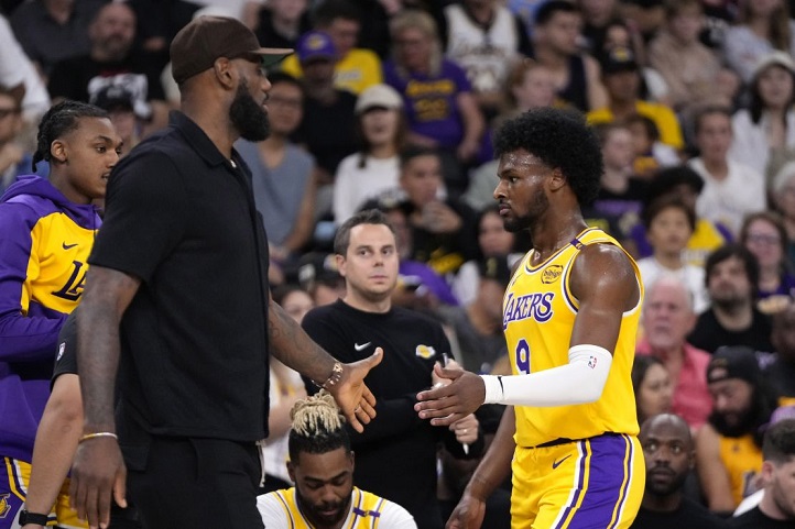 Das erste Mal in der NBA-Geschichte, dass Vater und Sohn auf derselben Bühne gegeneinander antreten